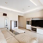Апартаменты Beautiful, Spacious 3br With Private Balcony With 360 Estates