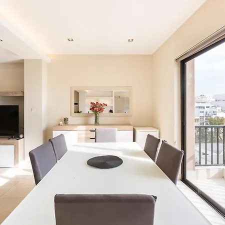 Apartment Beautiful, Spacious 3br With Private Balcony With 360 Estates *