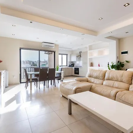 Beautiful, Spacious 3br With Private Balcony With 360 Estates شقة