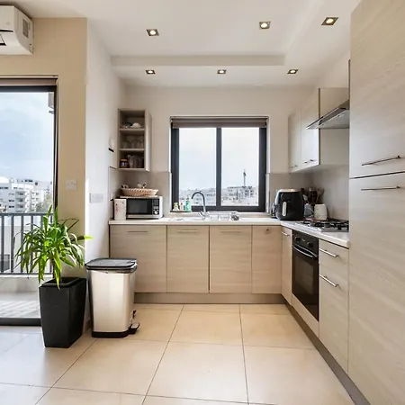 Beautiful, Spacious 3br With Private Balcony With 360 Estates شقة *