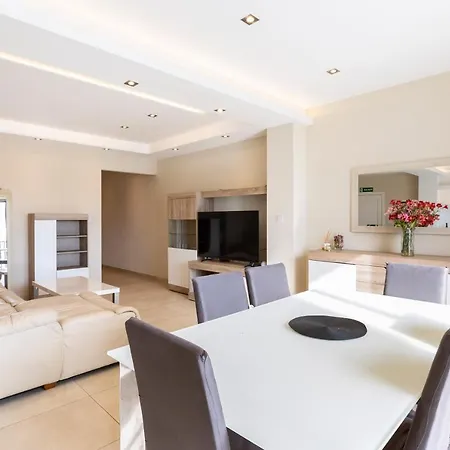 Beautiful, Spacious 3br With Private Balcony With 360 Estates