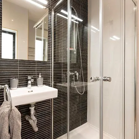 Beautiful, Spacious 3br With Private Balcony With 360 Estates 公寓