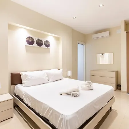 Apartment Beautiful, Spacious 3br With Private Balcony With 360 Estates *