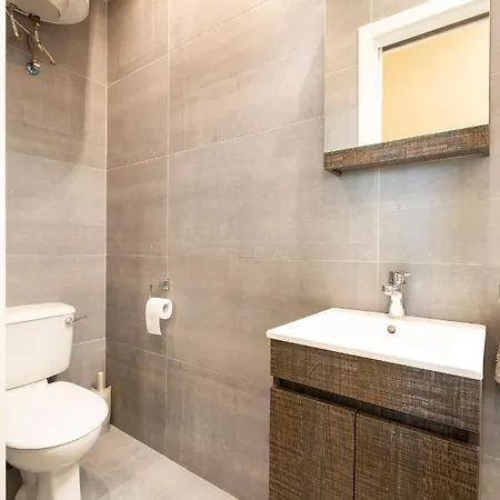 Beautiful, Spacious 3br With Private Balcony With 360 Estates *