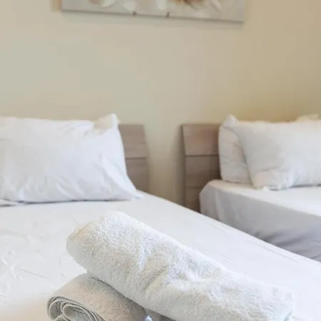 Beautiful, Spacious 3br With Private Balcony With 360 Estates Apartment *